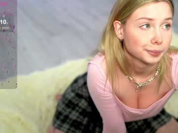 girl
        april_blush cam image #4327651