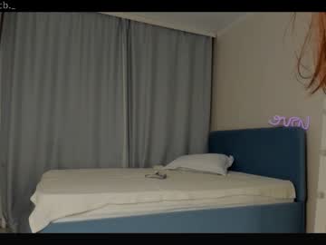 girl
        emilybatee cam image #2719050