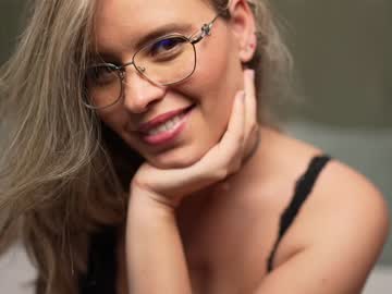 girl
        brandywhite cam image #696320