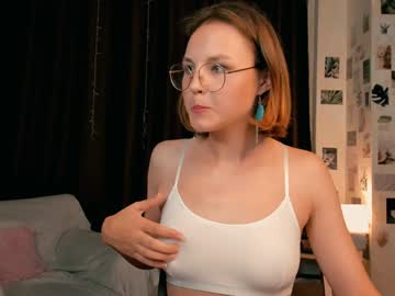 girl
        radiant_starline cam image #5074143