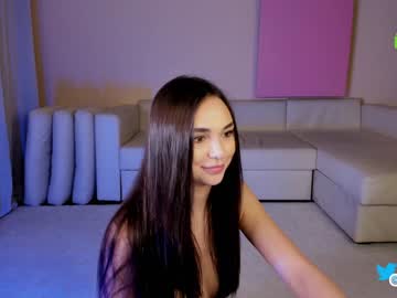 girl
        hollyextra cam image #1592840