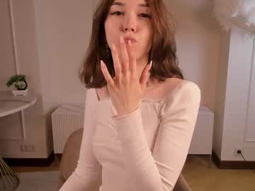 girl
        sasasnow cam image #4563107