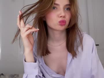 girl
        love_machine_ cam image #4406996