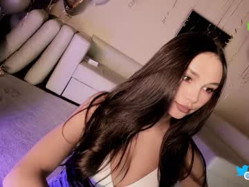 girl
        hollyextra cam image #4139572