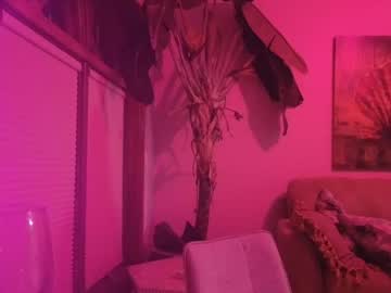 couple
        snowbunnyass cam image #1521526