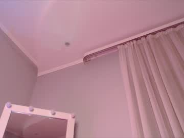 girl
        lil_bae_akira cam image #1195528