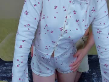 couple
        littlesweetkittens cam image #5270168