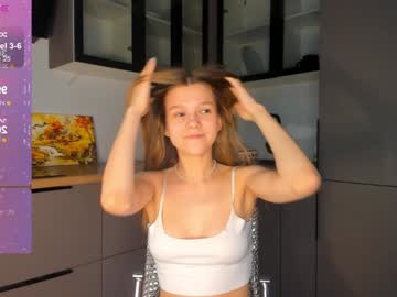 girl
        sloanesharp cam image #4407924