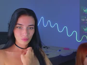 girl
        yumi_uwu cam image #4136345