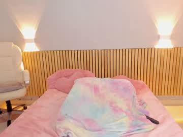 girl
        little_effy18 cam image #2547478