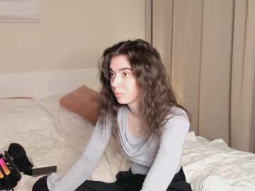 girl
        katiebarfield cam image #6872849