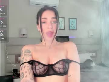 girl
        meow_moore cam image #6162320