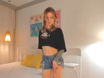 girl
        conniesperry cam image #786438