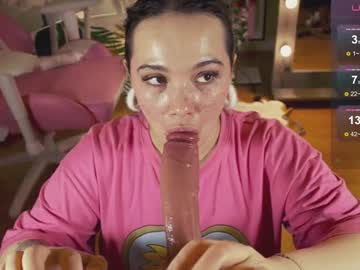 girl
        chery_lady22 cam image #6120750