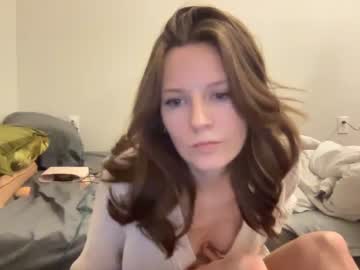 girl
        temptressteasecam cam image #3122145