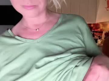 girl
        kiradivine cam image #1541475