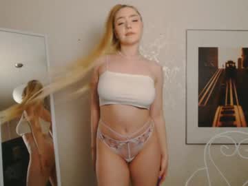 couple
        juicyapril cam image #2686625