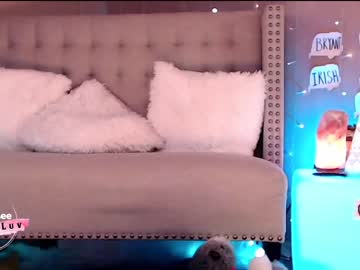 girl
        aubrilee cam image #206342