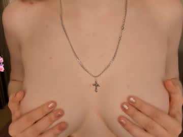 girl
        edaedmands cam image #6174611