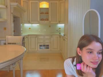 girl
        harrieteasley cam image #5214484