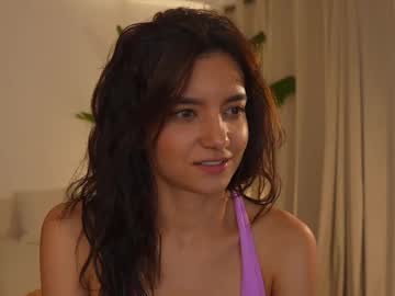girl
        ellelure_ cam image #6986592