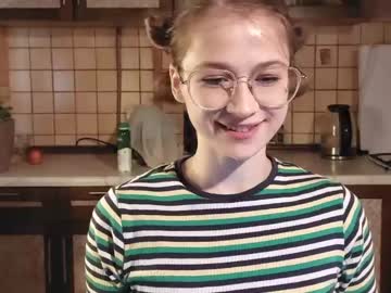 girl
        mekyy_no_neko cam image #1790018