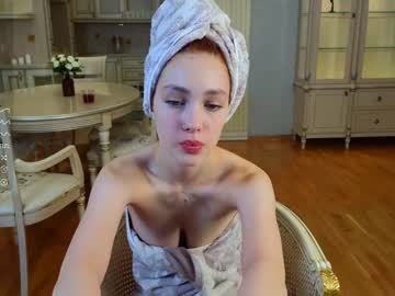 girl
        shirleywhitney cam image #2676427