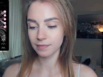 girl
        _wild_orchid_ cam image #2801941