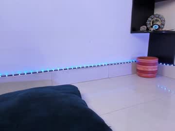 girl
        nicollbashel cam image #4547300