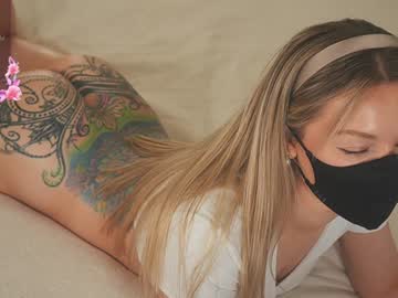 girl
        blondehottiek cam image #4835928