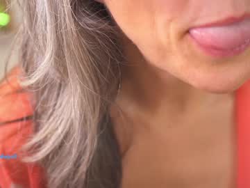 girl
        sunniedayz cam image #1240064