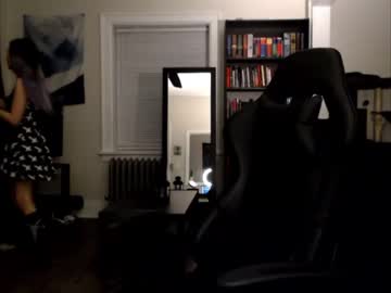 girl
        runacrow cam image #1588248
