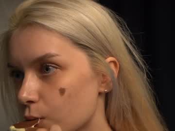girl
        cassie130505 cam image #3881277