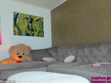 girl
        lenna_godess cam image #4712943