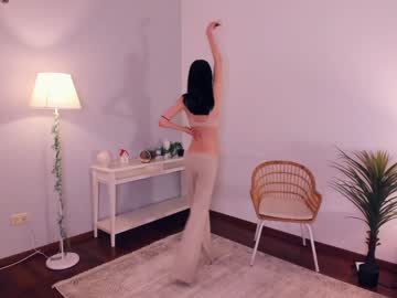 girl
        mariamhailey cam image #3487528