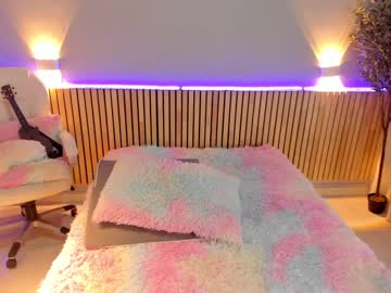 girl
        little_effy18 cam image #3823402