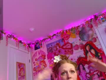 girl
        daphnemadison cam image #6332031