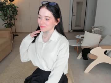 girl
        oki_dokie cam image #1632439