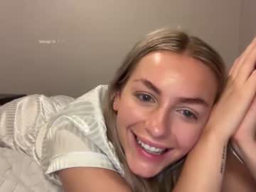 girl
        summerlovingg cam image #4141381