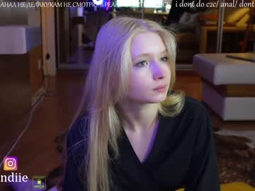 girl
        bestblondiiecb cam image #1540949