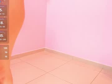 girl
        little_effy18_ cam image #6339090