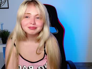 girl
        shy_blondiee cam image #925405