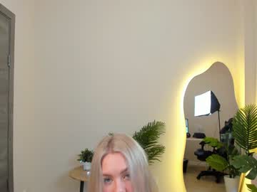 girl
        cassie_palmer cam image #3045870