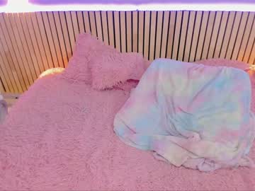 girl
        little_effy18 cam image #2876495