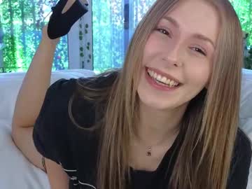 girl
        yononeey cam image #6674552