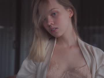 girl
        bibi_it_is cam image #870621