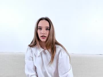 girl
        milana_gross cam image #1503596