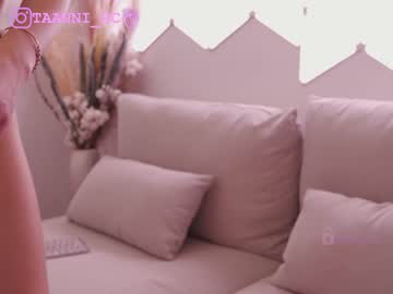 girl
        taanni_bc cam image #3018156