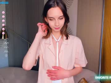 girl
        happiness_call cam image #1526612