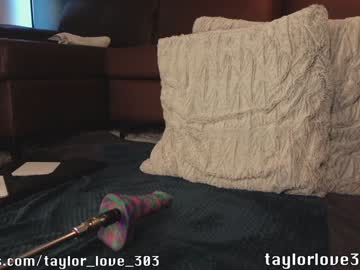 girl
        taylor_love_303 cam image #1128388